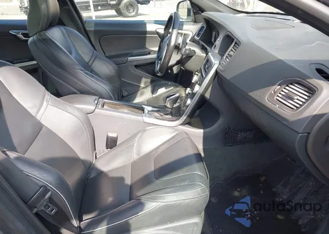 2017 Volvo S60 T6 R-Design Platinum из США, поврежденный, VIN YV149MTS7H2438245